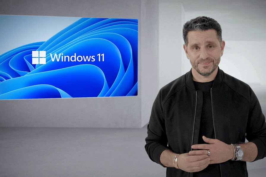 Panos Panay lors de la sortie de Windows 11