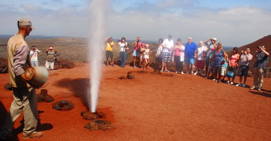 A l'extérieur, des geysers de source chaude