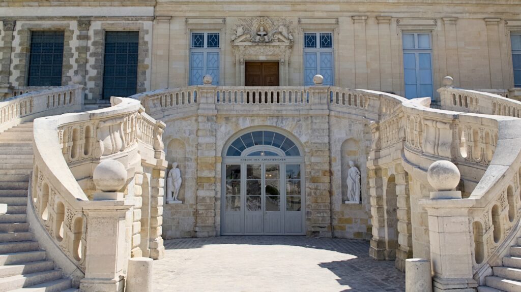 Escaliers pour l'entrée des appartements, château de Fontainebleau